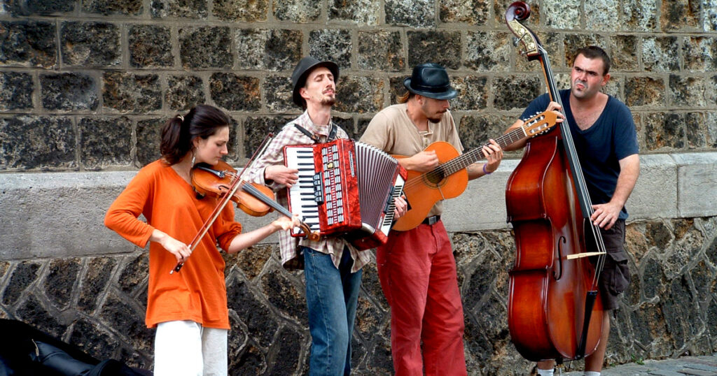 Paris street musicians